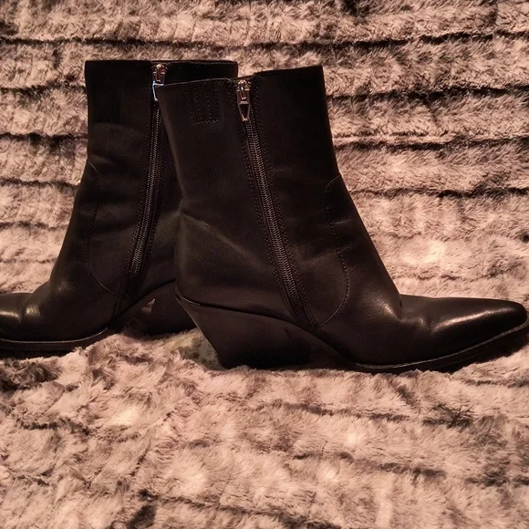 Dolce Vita Black Ankle Boots - Picture 2 of 5